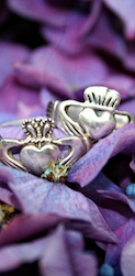 Irlandzki pierścień Claddagh – symbol miłości i przyjaźni