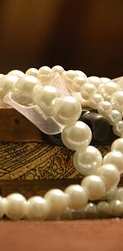 Jak czyścić i przechowywać biżuterię z perłami?