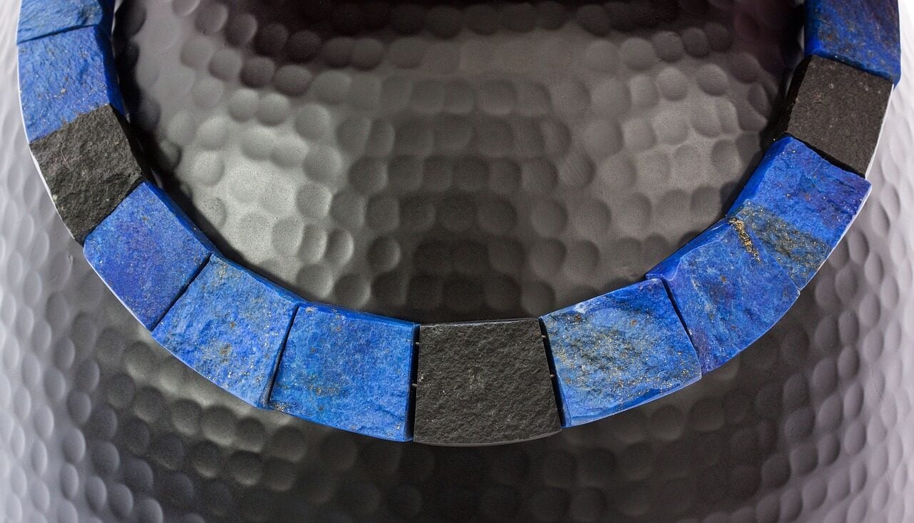 naszyjnik z lapis lazuli